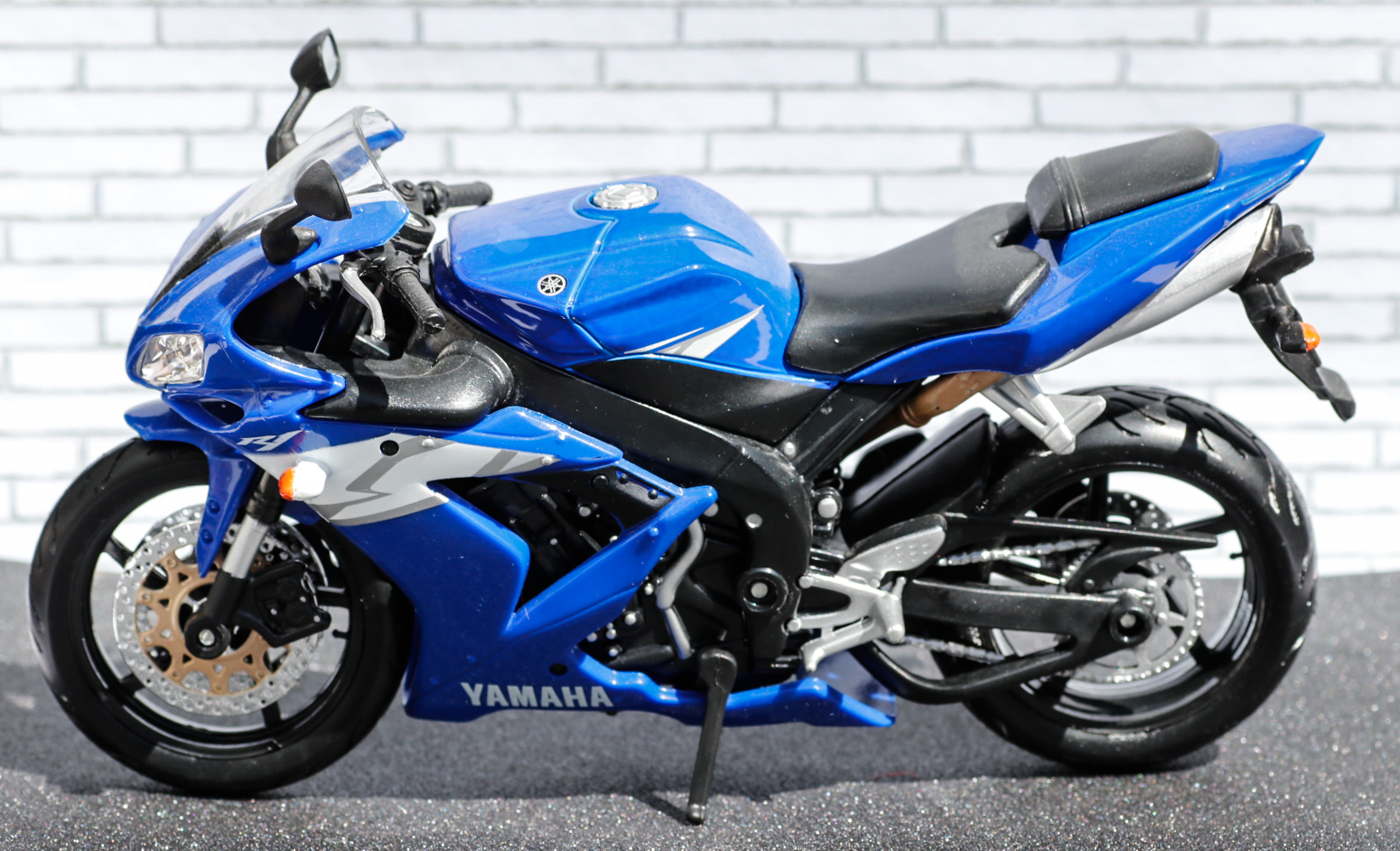 Maisto 1-12 Yamaha YZF R1